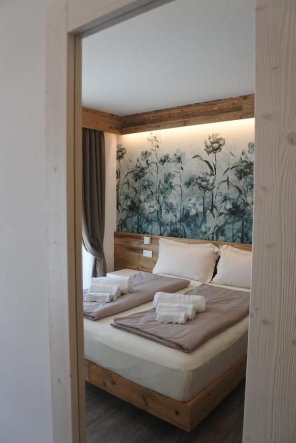 Double or Twin Room with Lake View